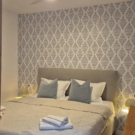Mi Casa 4 *